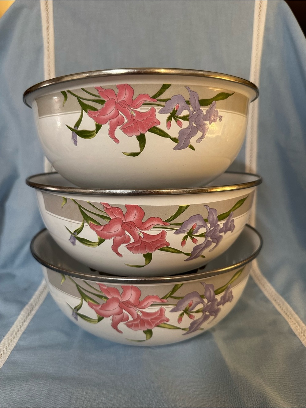 Vintage Floral Enamel Mixing Bowls - Set of 3